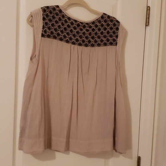 Top - Picture 2 of 2